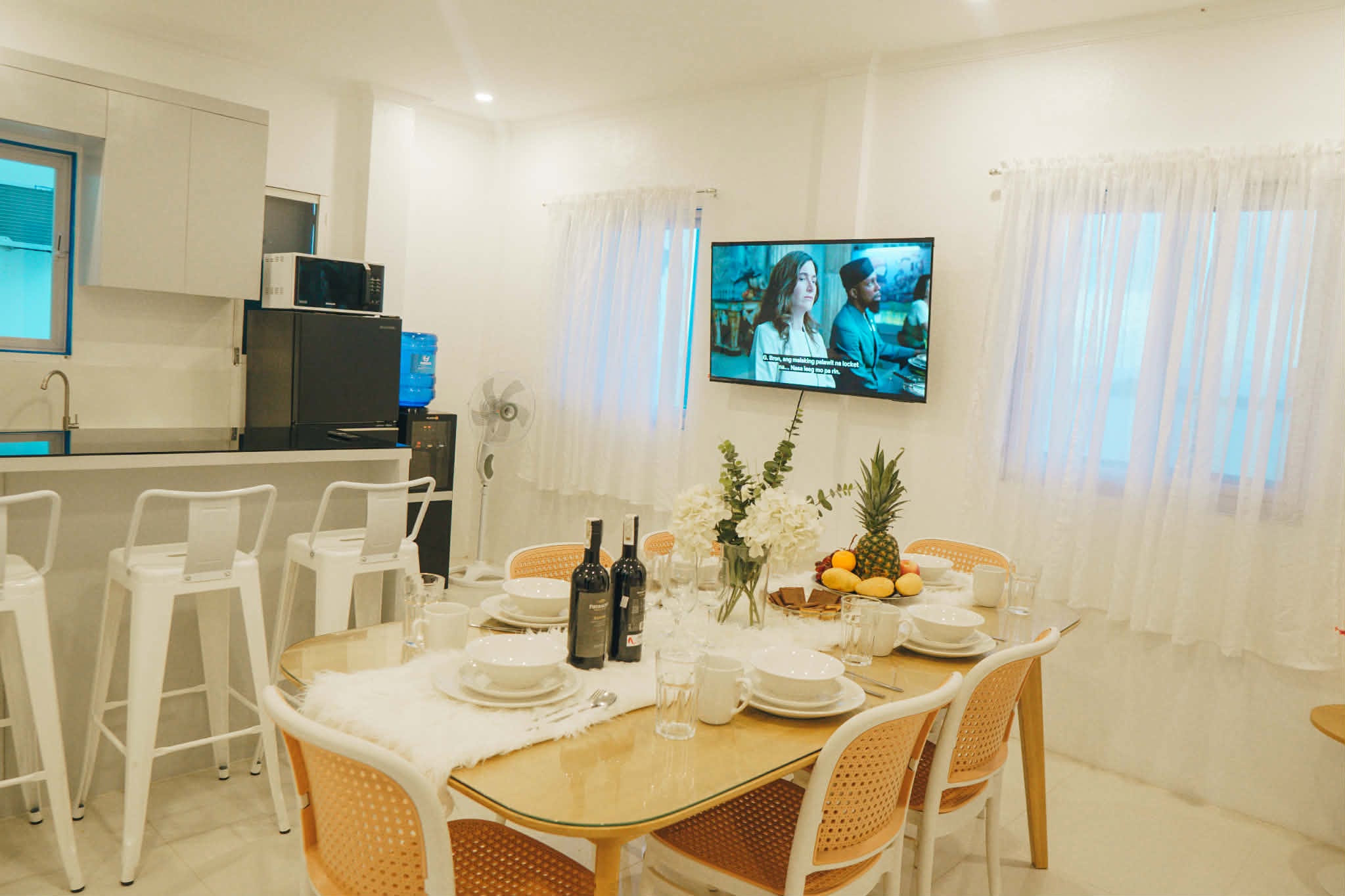 Kitchen & Dining Setup